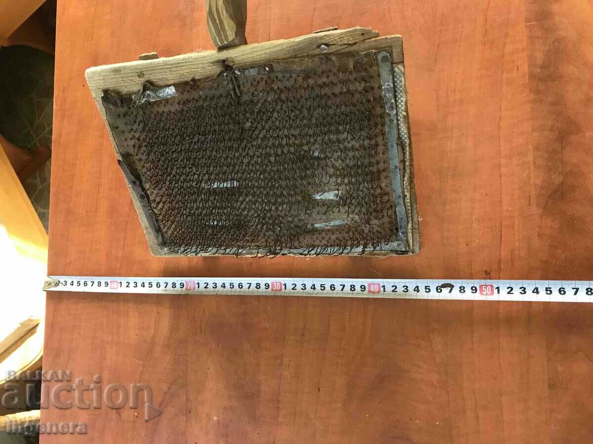 Delivery of HAND WOOL PICKER ANTIQUE TOOL WOOD