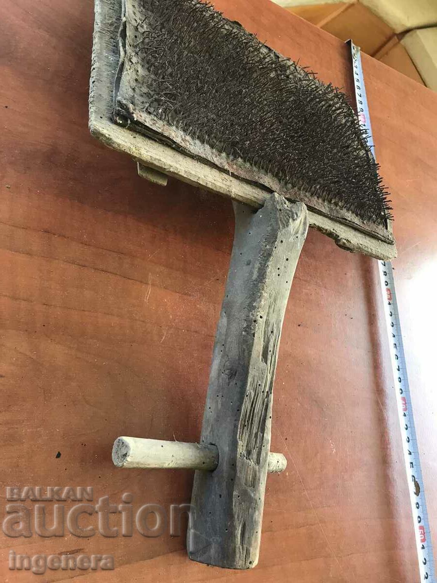 Auction  HAND WOOL PICKER ANTIQUE TOOL WOOD