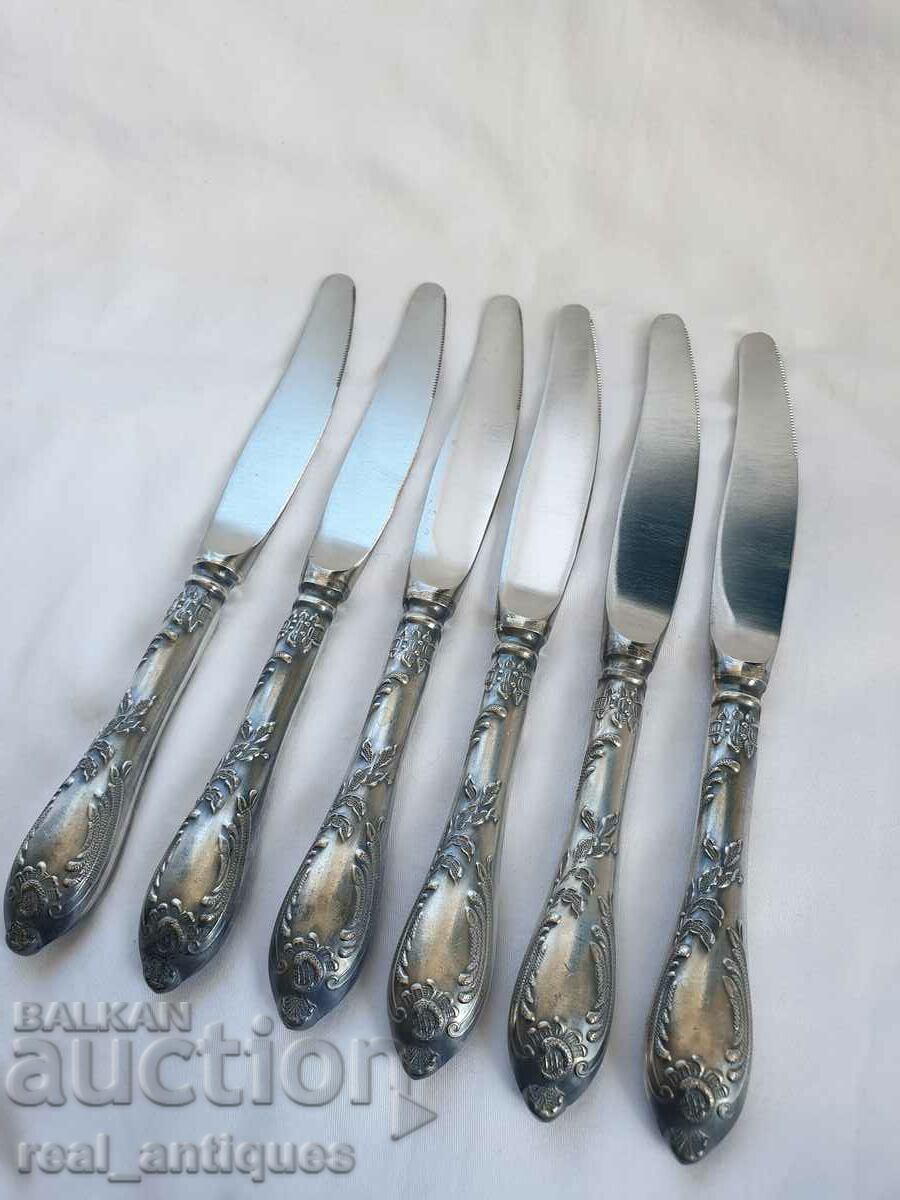 Delivery of Set of silver plated knives