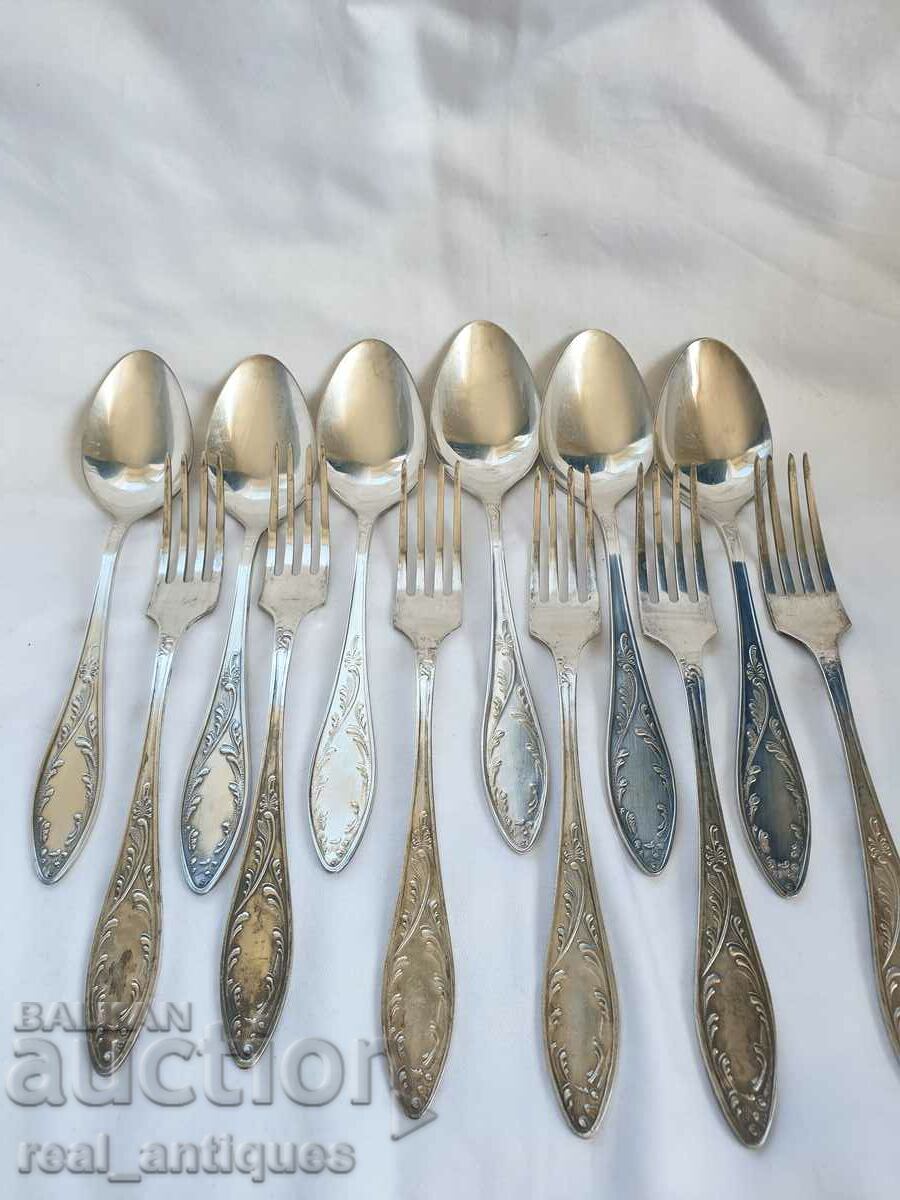 Set of silver plated utensils