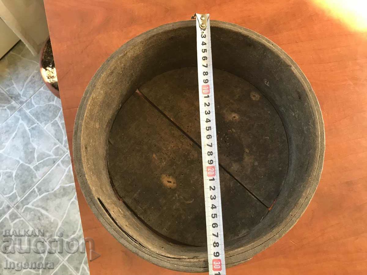 Auction HIDDEN OLD WOODEN VESSEL FOR GRAIN AND FOOD CHINIK Auction HIDDEN OLD WOODEN VESSEL FOR GRAIN AND FOOD CHINIK