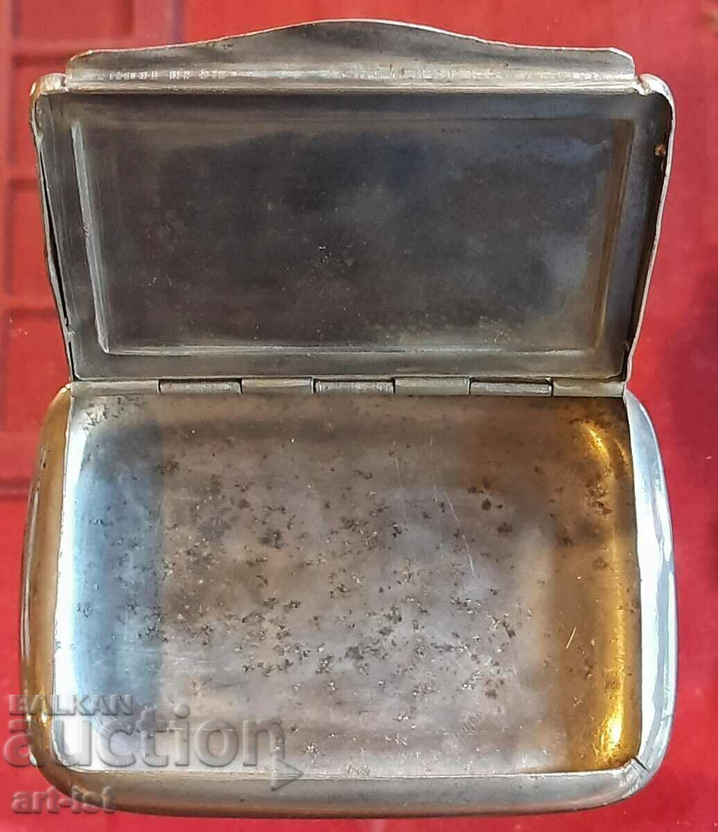 Колекционерска кутия за енфие с ловна сцена с цена € 45.00 | 88.01 лв.