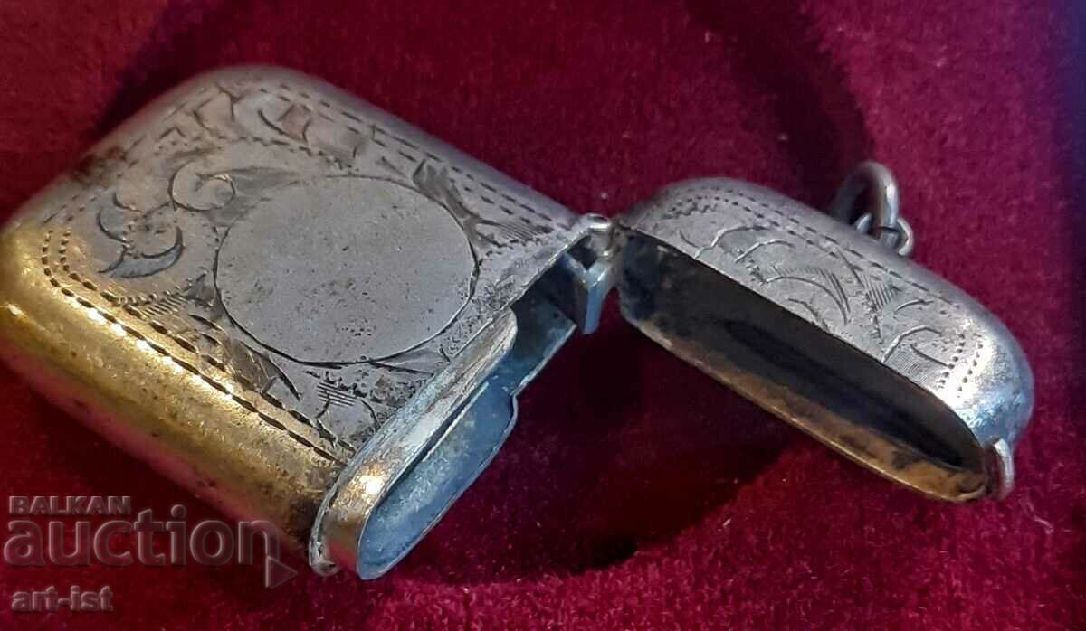 Auction Silver Plated Victorian Engraved Match Box. Auction Silver Plated Victorian Engraved Match Box.