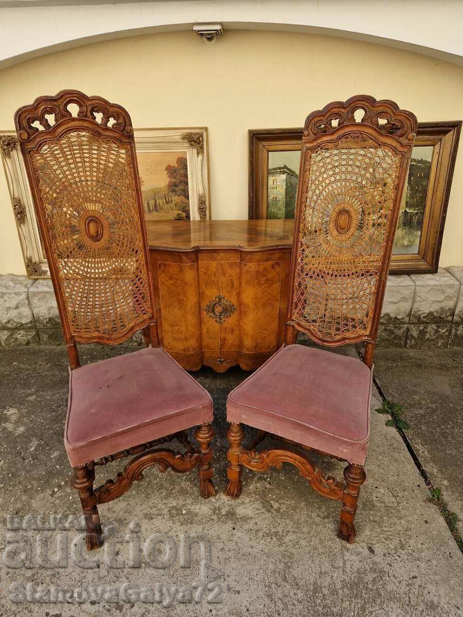 Pereche de scaune de sufragerie Chippendale antice cu preț € 289.39 | 566.00 BGN