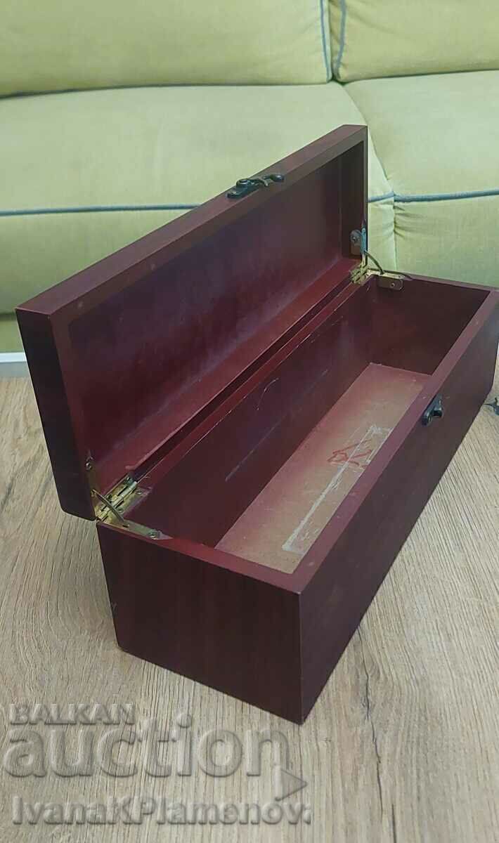 Auction Wooden box Auction Wooden box