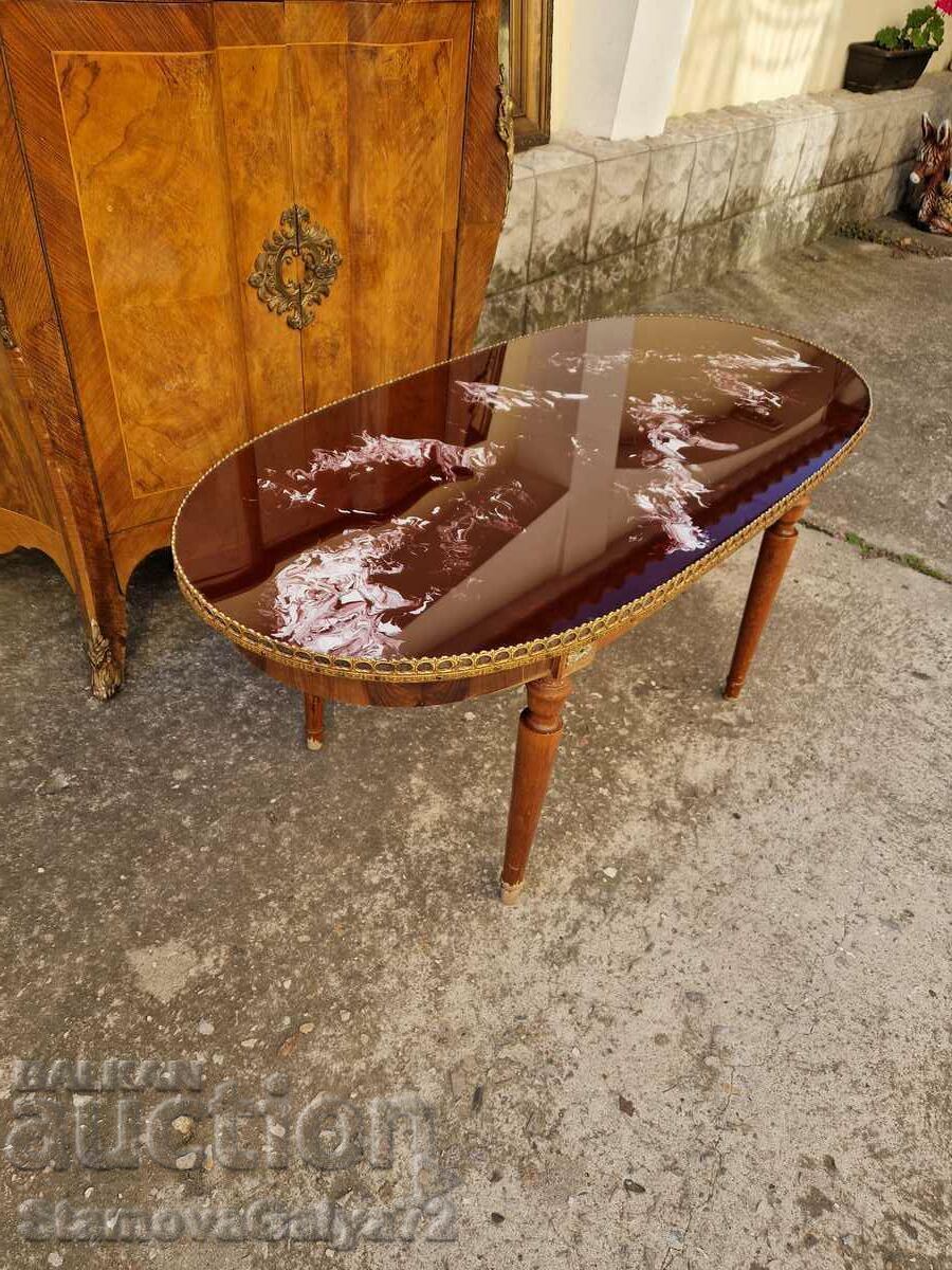 Доставка на Красива дървена холна маса Доставка на Красива дървена холна маса