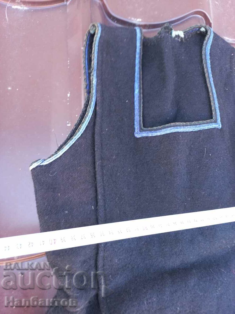 Licitație HAINE VECHI DE LANA Licitație HAINE VECHI DE LANA