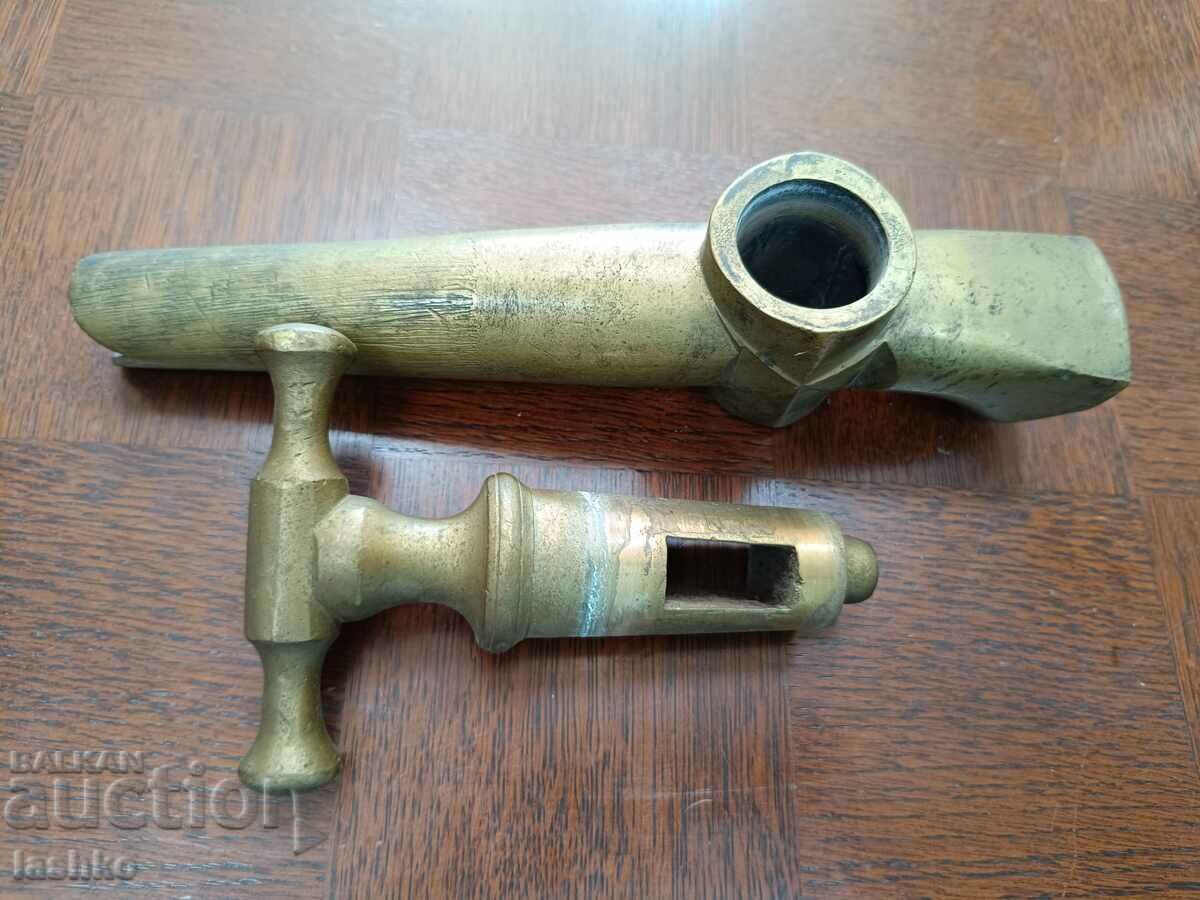 Delivery of Old barrel tap