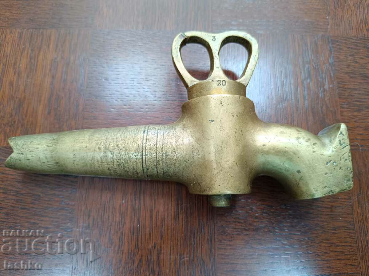 robinet de butoi vechi cu preț 149.99 BGN | € 76.69 robinet de butoi vechi cu preț 149.99 BGN | € 76.69