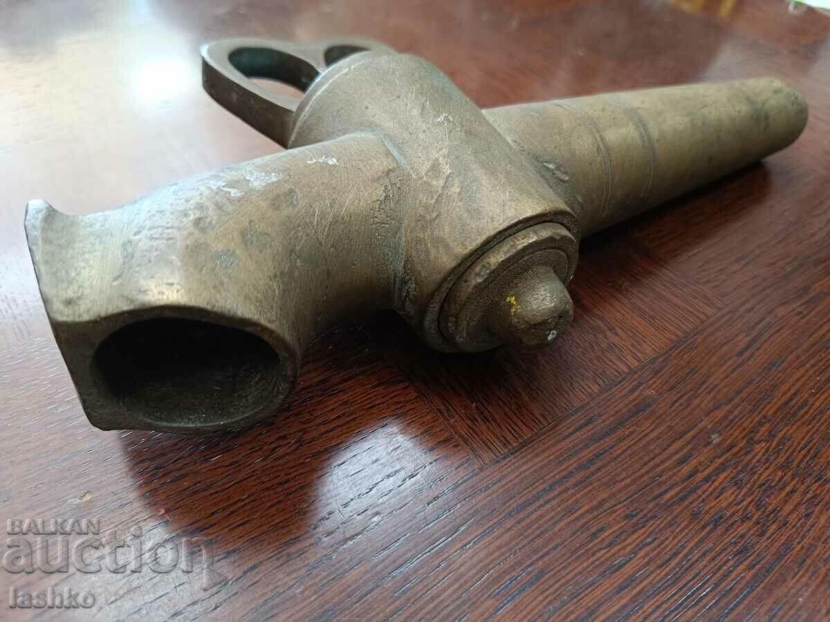 Auction  Old barrel tap