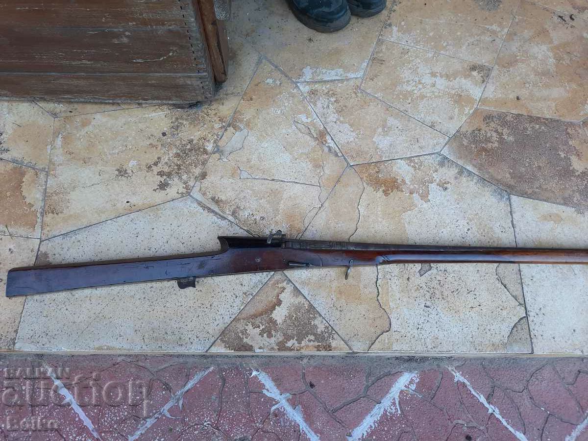 Pistol cu siguranțe, lungime 157 cm, carcase metalice galbene.