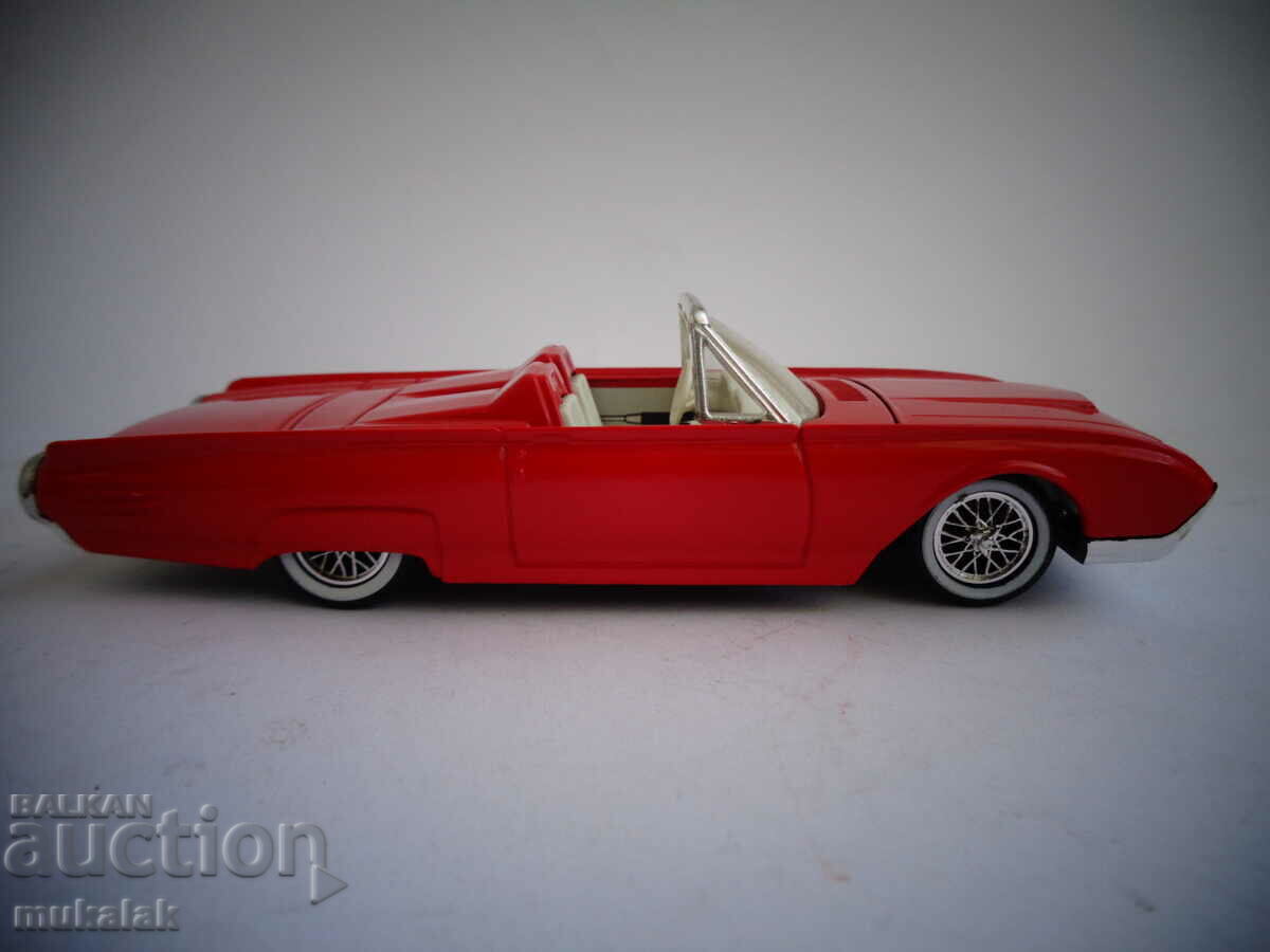 Licitație 1:43 SOLIDO FORD THUNDERBIRD MODEL DE JUCARIE CARUCIOLU