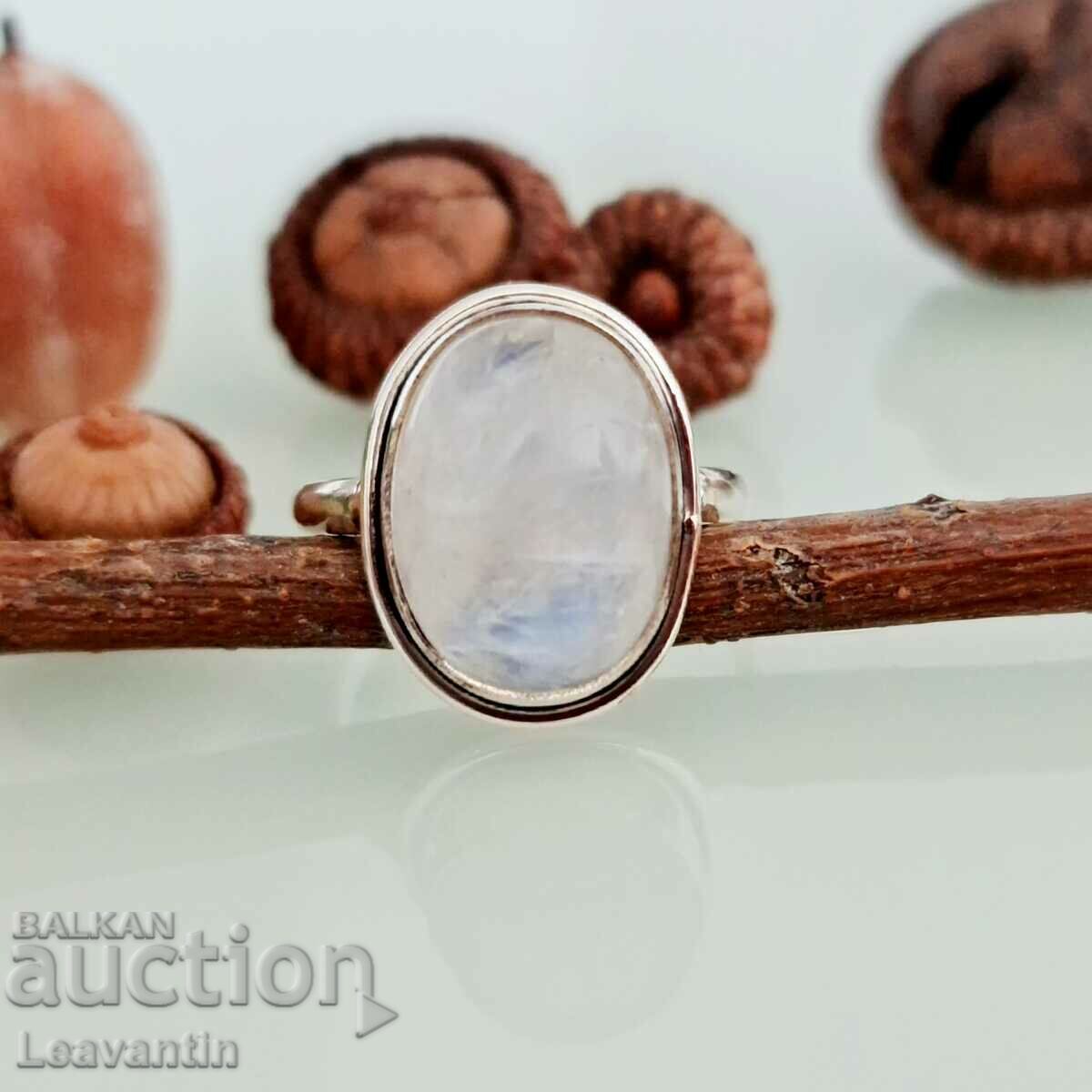 5447 Silver Ring with Moonstone