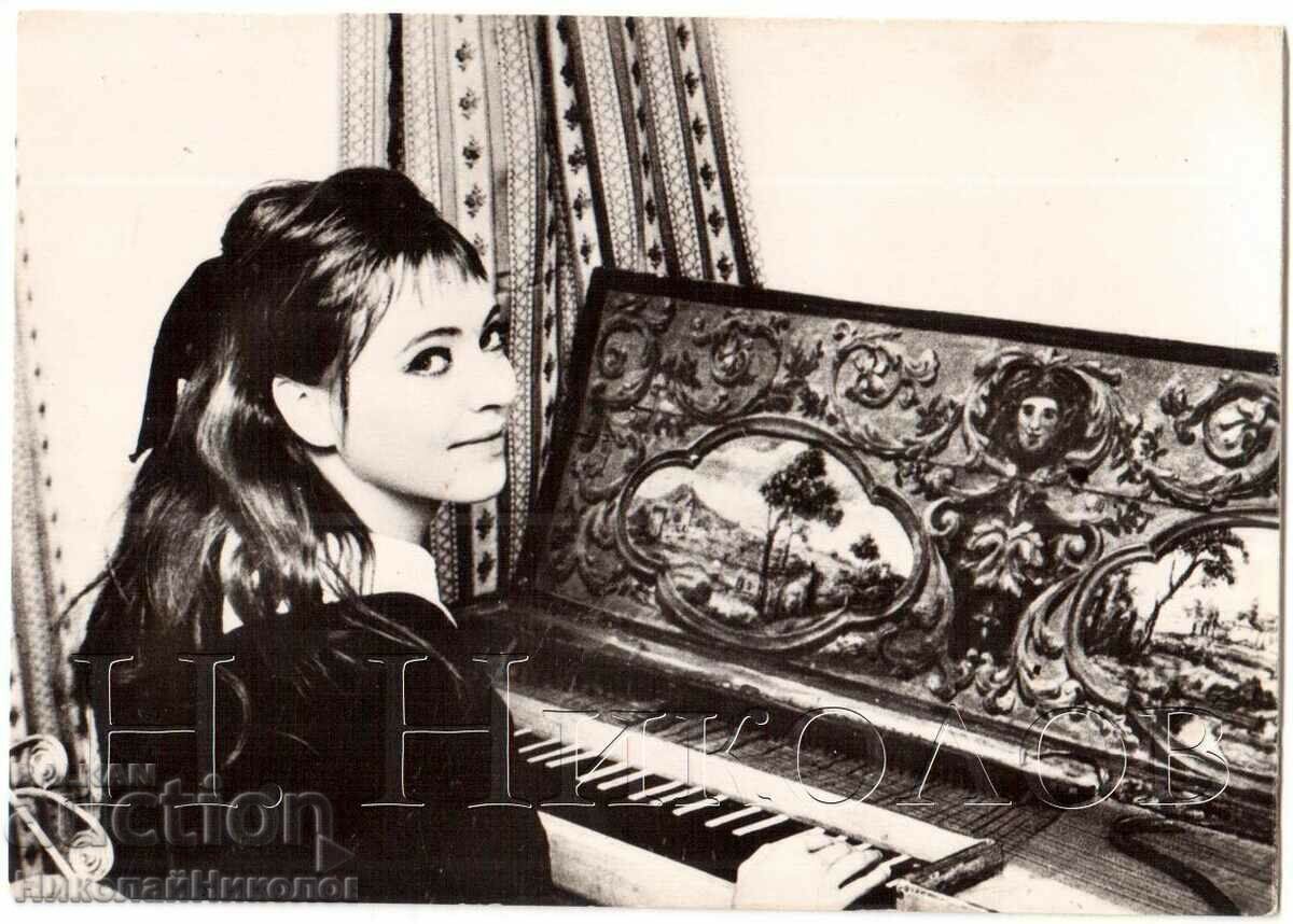 SMALL OLD ADVERTISING CARD ANNA KARINA DENMARK D120 SMALL OLD ADVERTISING CARD ANNA KARINA DENMARK D120