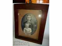 . EARLY 20TH CENTURY LARGE PHOTO FRAME MOTHER WITH CHILD PHOTOGRAPH