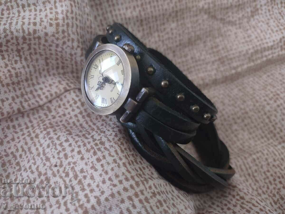 Manual ceas, atractiv, elegant, 23.10.2024 cu preț 99.00 BGN | € 50.62 Manual ceas, atractiv, elegant, 23.10.2024 cu preț 99.00 BGN | € 50.62