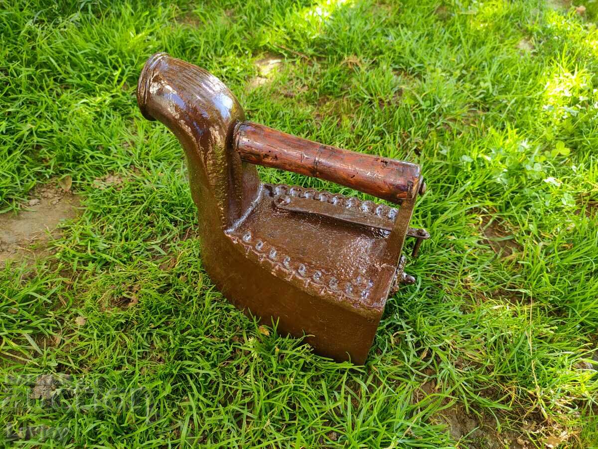 Fier cu chimen pe cărbune, jar cu preț 110.00 BGN | € 56.24