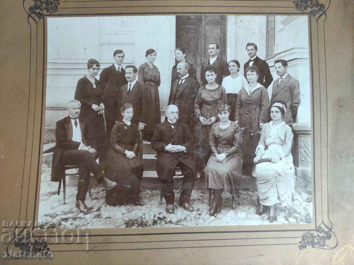 Old photo cardboard Kingdom of Bulgaria - with price 100.00 BGN | € 51.13 Old photo cardboard Kingdom of Bulgaria - with price 100.00 BGN | € 51.13