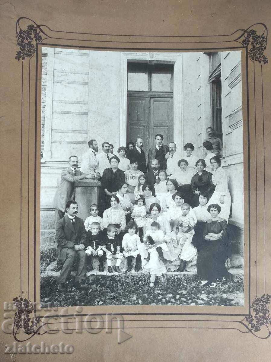 Old photo cardboard Kingdom of Bulgaria - with price 100.00 BGN | € 51.13 Old photo cardboard Kingdom of Bulgaria - with price 100.00 BGN | € 51.13