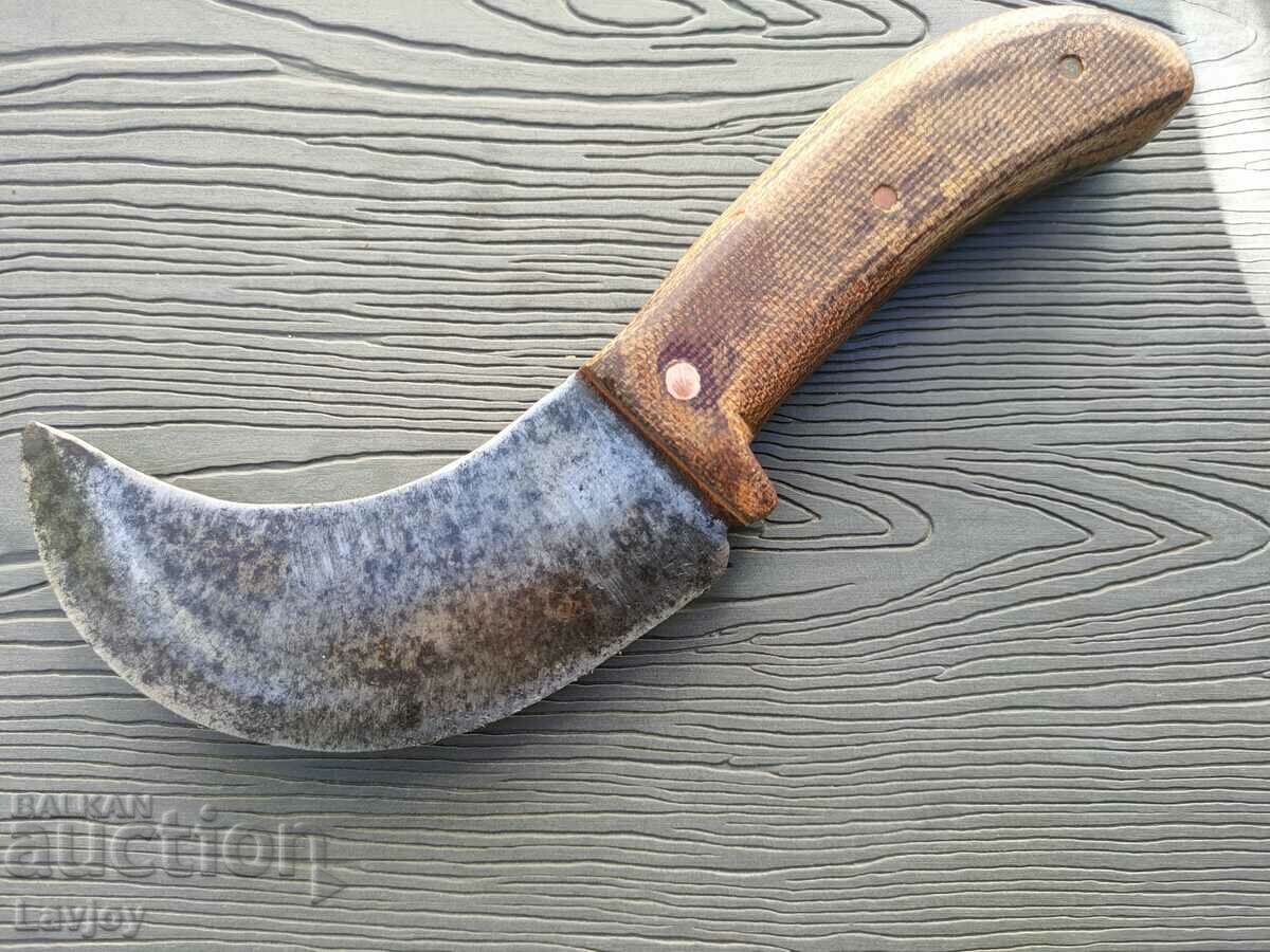 Old Bulgarian knife curved blade with price 50.00 BGN | € 25.56