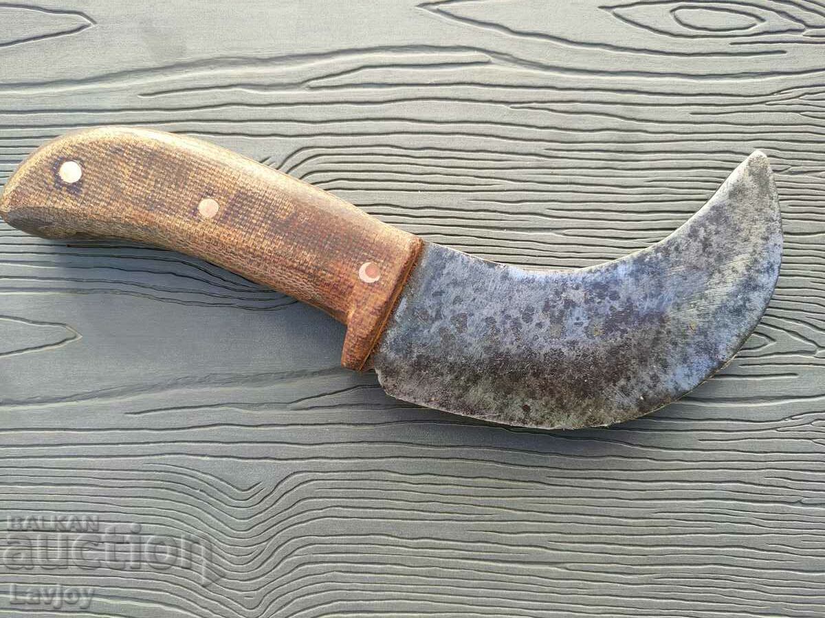 Auction  Old Bulgarian knife curved blade