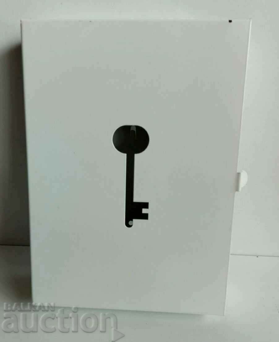 . METAL KEY BOX PROBABLY UNUSED . METAL KEY BOX PROBABLY UNUSED