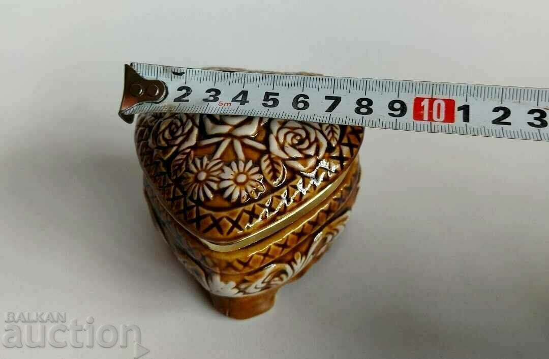 . CERAMIC JEWELRY BOX SOUVENIR BOX DECORATION with price 9.00 BGN | € 4.60 . CERAMIC JEWELRY BOX SOUVENIR BOX DECORATION with price 9.00 BGN | € 4.60