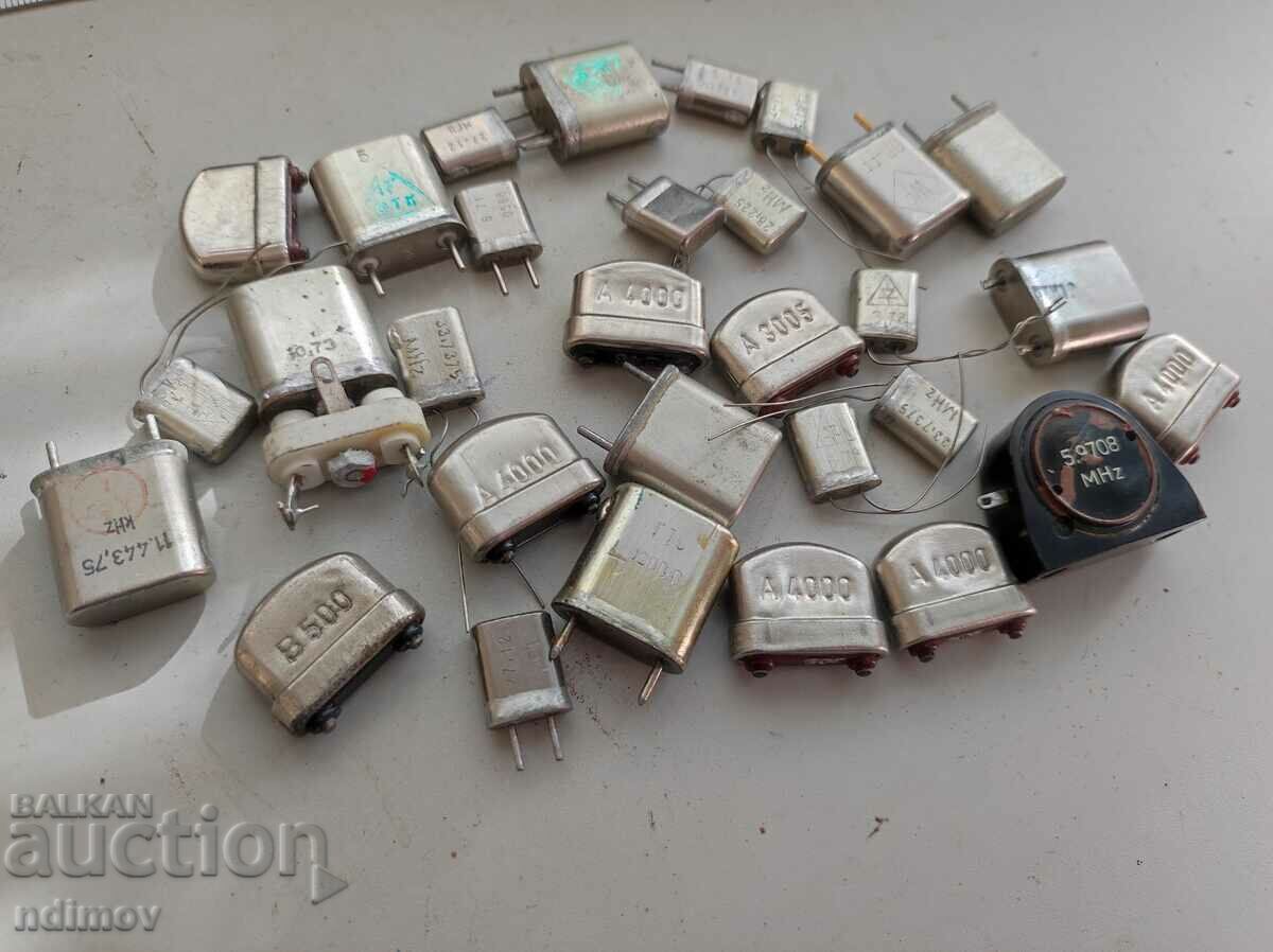 Lot of quartz resonators with price 10.00 BGN | € 5.11