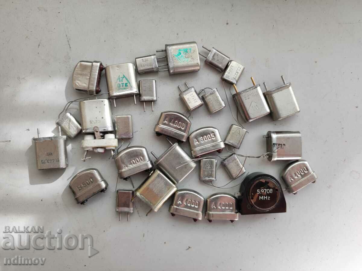 Lot of quartz resonators