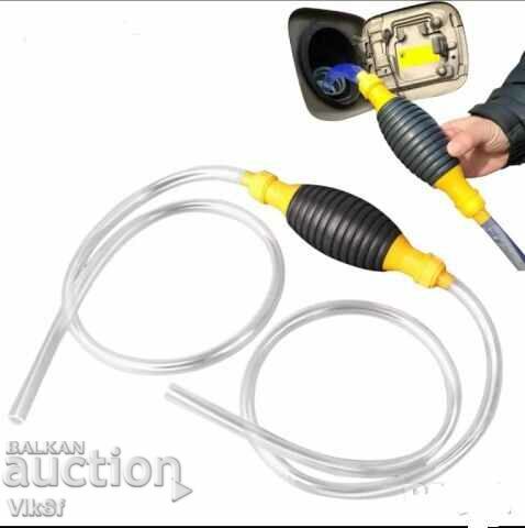 Manual fuel pump with hose