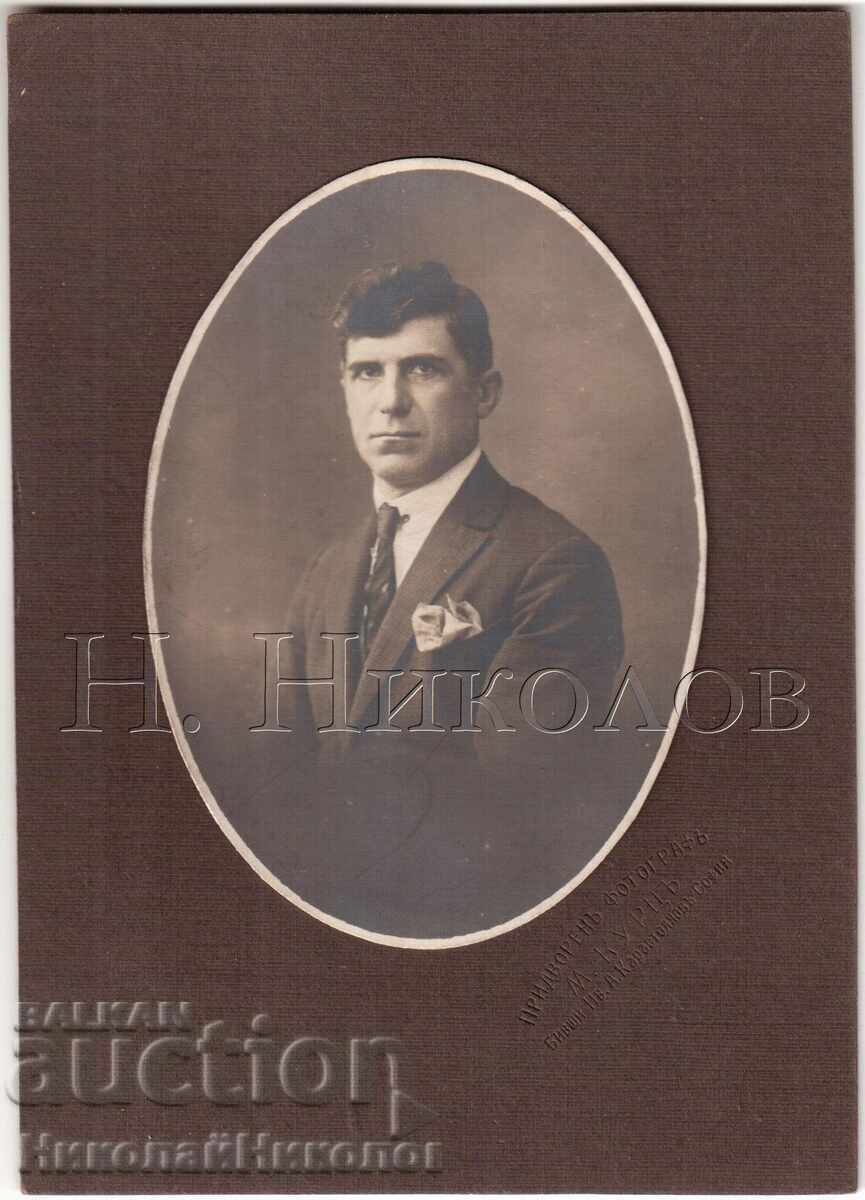 СТАРА СНИМКА ТЪНЪК КАРТОН МЪЖ В СТУДИО ФОТО КУРЦ Д168 СТАРА СНИМКА ТЪНЪК КАРТОН МЪЖ В СТУДИО ФОТО КУРЦ Д168