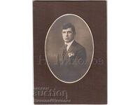 OLD PHOTO THIN CARDBOARD MAN IN STUDIO PHOTO KURTS D168