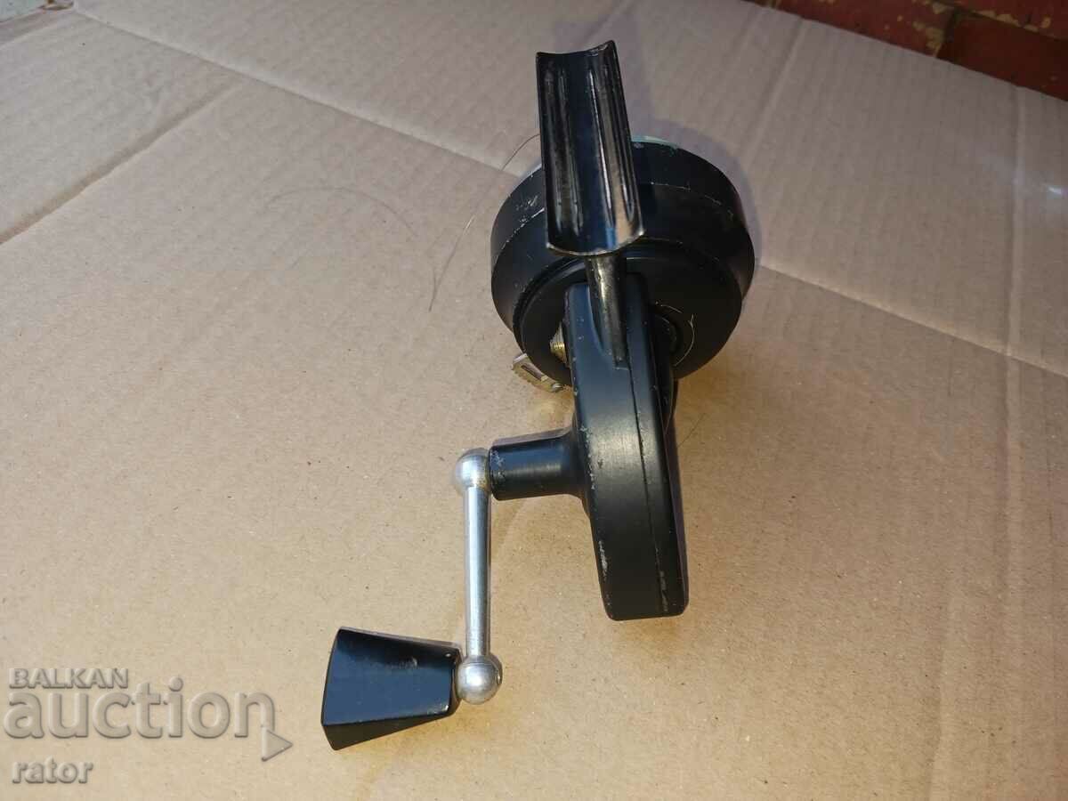 Delivery of Old collectible BULGARIAN fishing reel YANTRA. Rare Delivery of Old collectible BULGARIAN fishing reel YANTRA. Rare