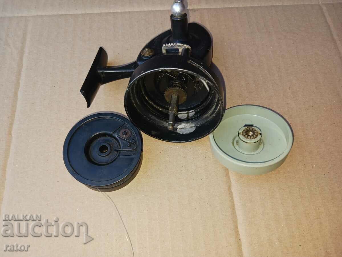 Old collectible BULGARIAN fishing reel YANTRA. Rare - 7 Old collectible BULGARIAN fishing reel YANTRA. Rare - 7
