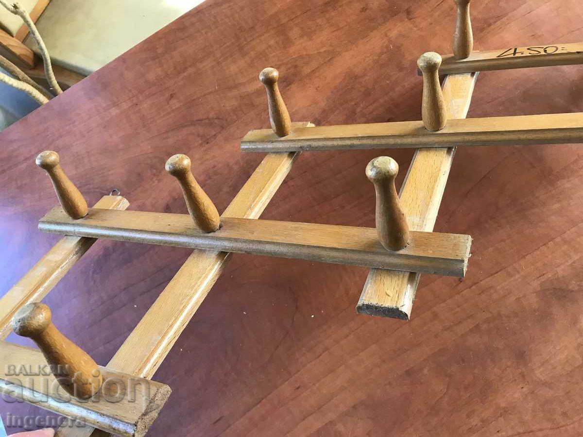Auction  HANGER HANGER WOOD EXTENDABLE WALL
