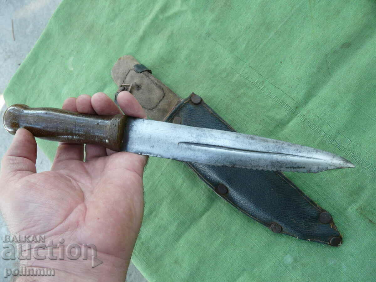 Auction Old massive dagger - 164 Auction Old massive dagger - 164