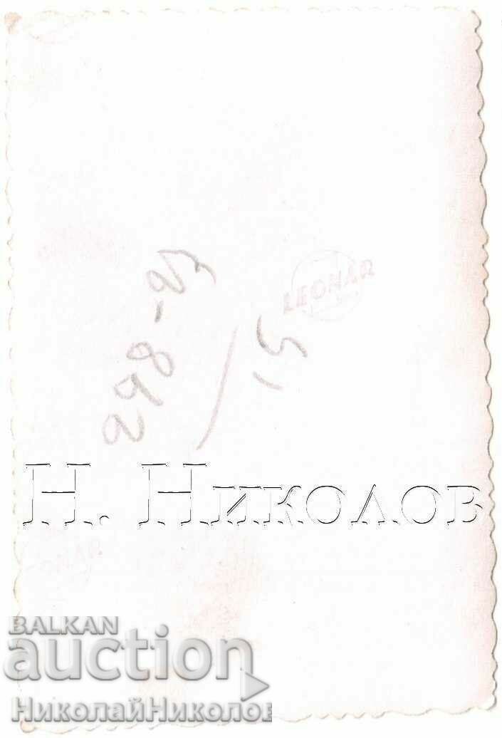 MIC VECHI FOTO BĂRBAȚI FAMILIE MERGE D173 cu preț € 1.00 | 1.96 BGN