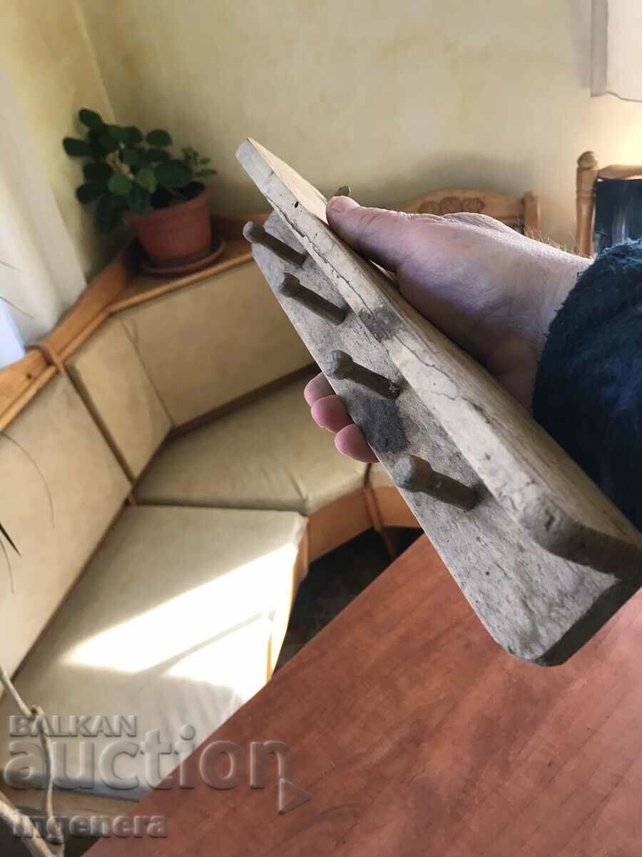 Livrarea Umeraș Umeraș RAFT LEMN MINI ANTICH Livrarea Umeraș Umeraș RAFT LEMN MINI ANTICH