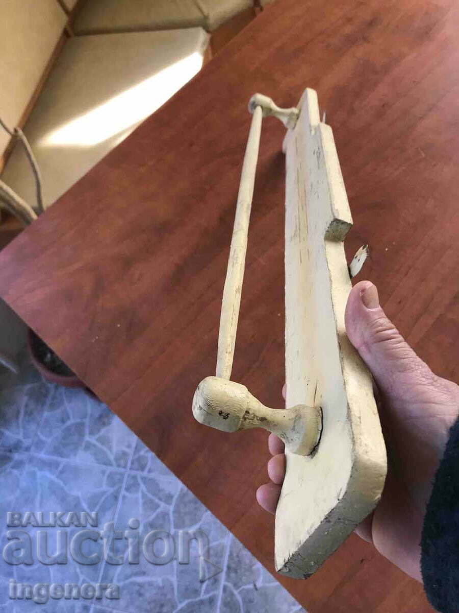 Auction  TOWEL RACK ANTIQUE ETHNIC TOWEL HANGER