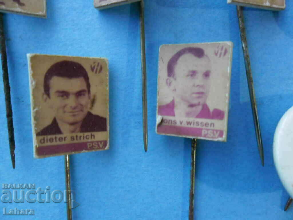 Licitație O mulțime de insigne Licitație O mulțime de insigne