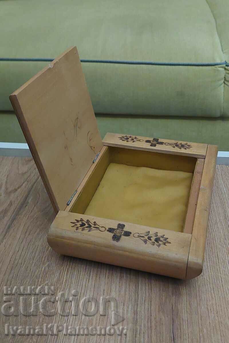 Delivery of Wooden box for collectors