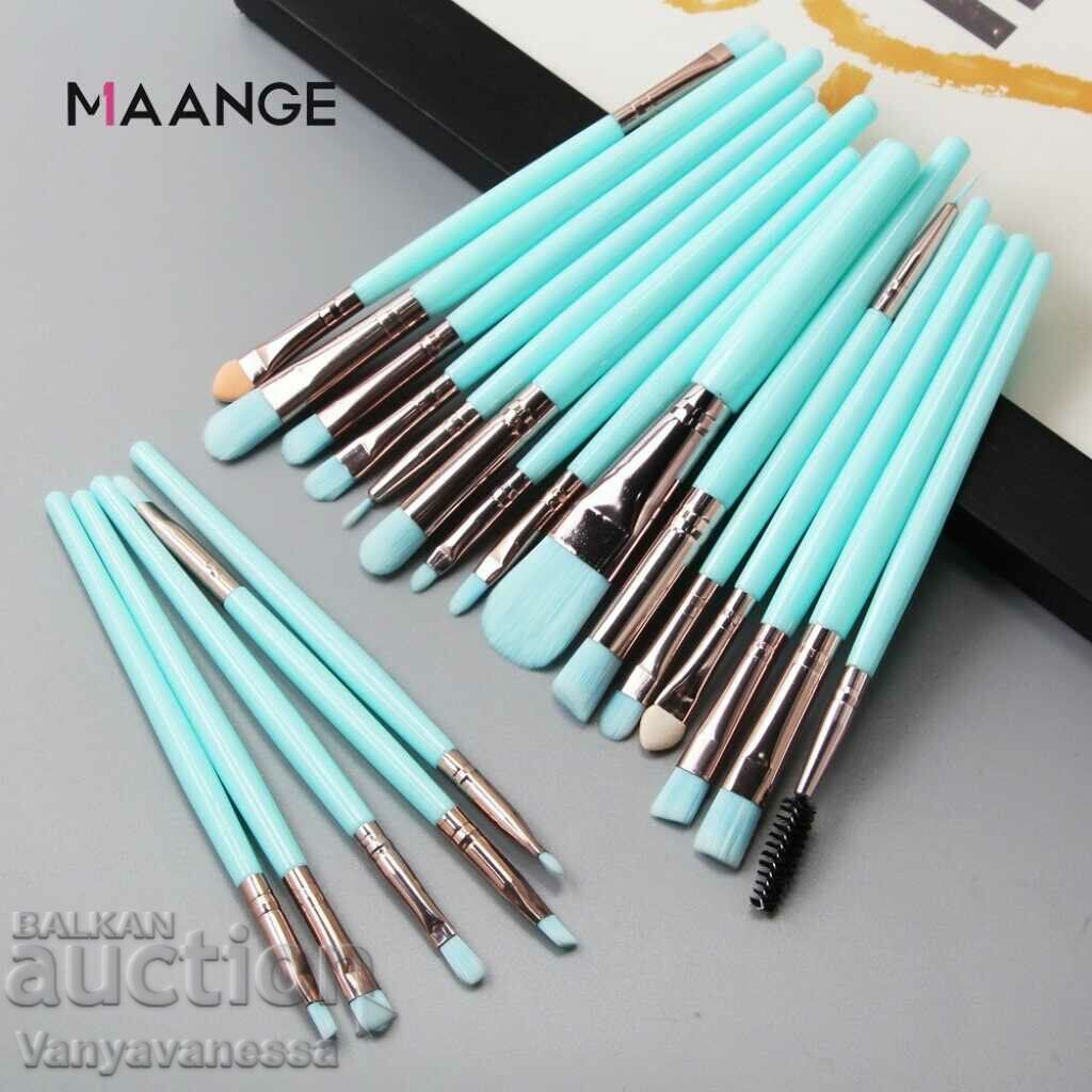 Set of 20 colored brushes for perfect make-up in signal