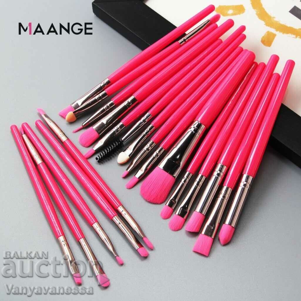 Set of 20 colored brushes for perfect make-up in signal