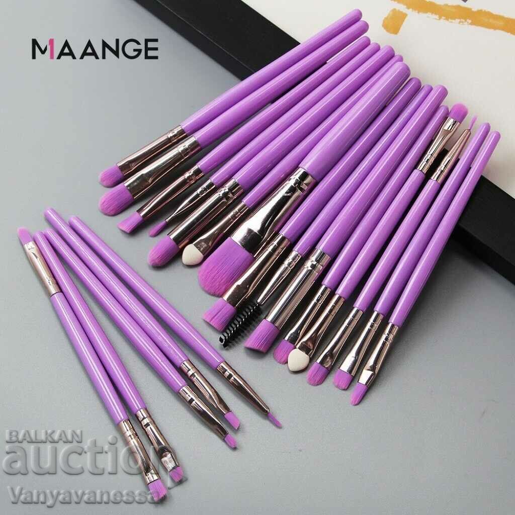 Set of 20 colored brushes for perfect make-up in signal