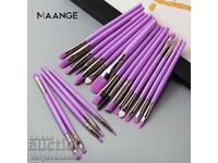 Set of 20 colored brushes for perfect make-up in signal