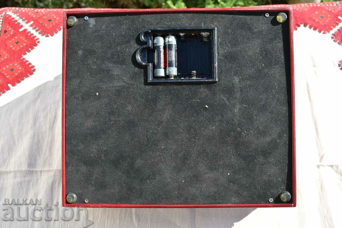 Winding watch box - 7