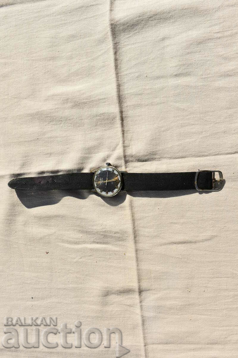 Ρολόι πτήσης με τιμή 35.00 BGN | € 17.90 Ρολόι πτήσης με τιμή 35.00 BGN | € 17.90