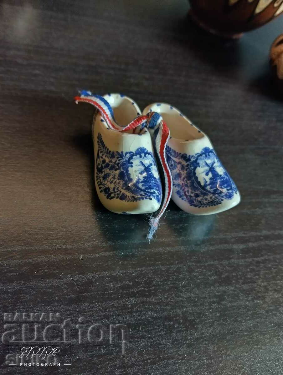 MINIATURE DUTCH PORCELAIN SHOES