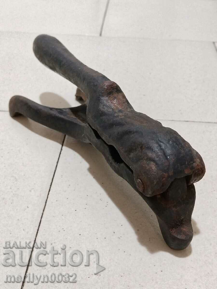 Delivery of Old relief cast iron nutcracker Delivery of Old relief cast iron nutcracker