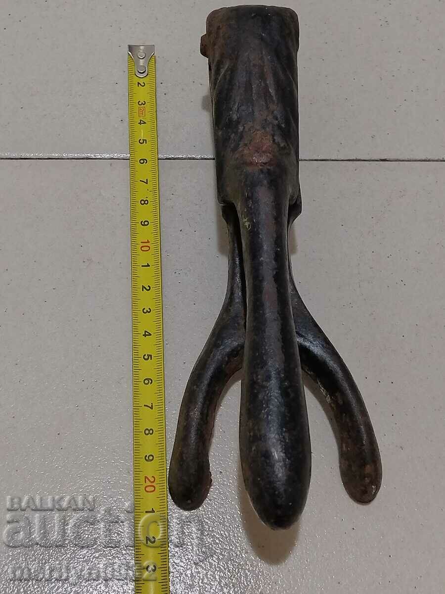 Old relief cast iron nutcracker - 5 Old relief cast iron nutcracker - 5